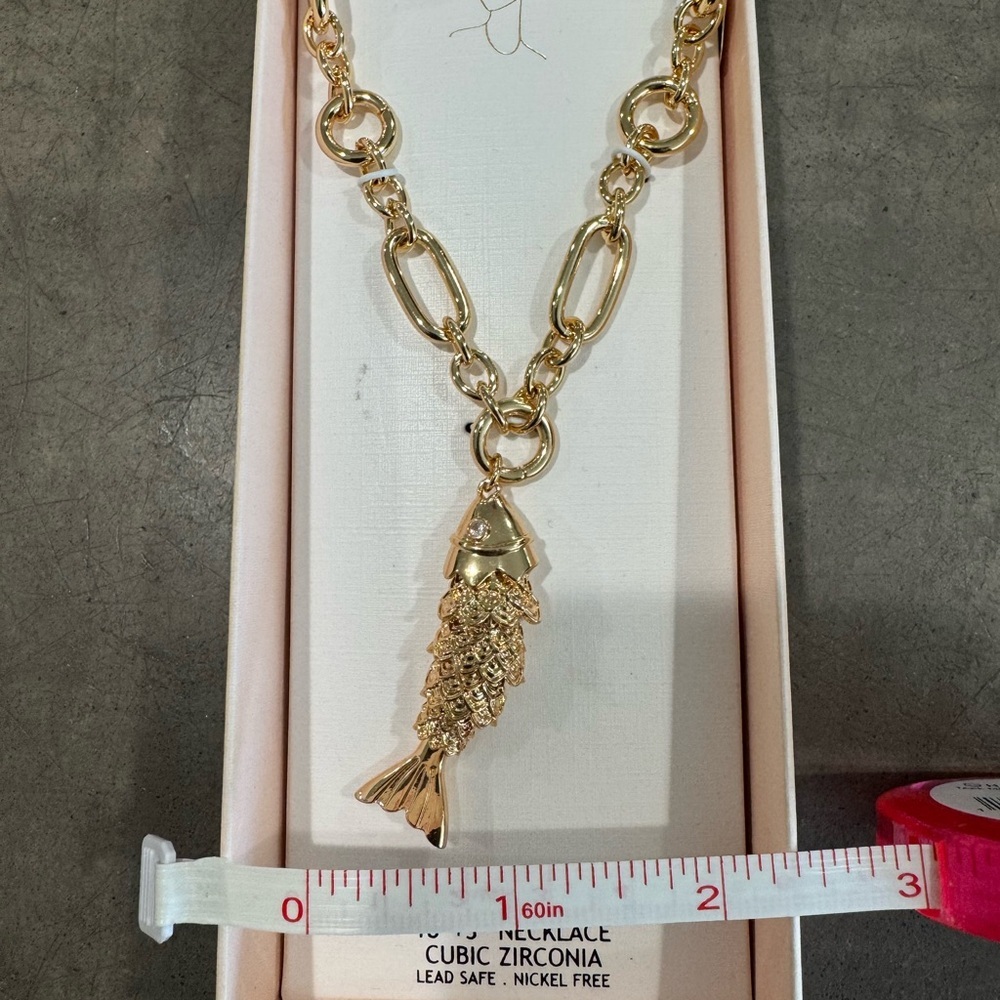 This seasonās hottest accessory š„Gold Fish Pendant Necklace w/ extender- zoom in - Picture 3 of 5